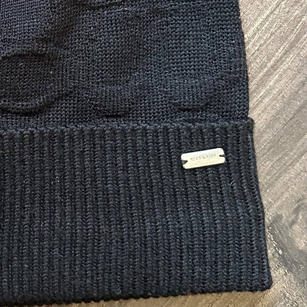 New! COACH Embossed Signature Black Knit Hat - Picture 3 of 4